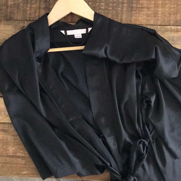 Like New! Victoria’s Secret Kimono - Picture 2 of 3